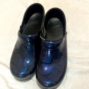 Dansko Blue clogs. Size 39. GUC